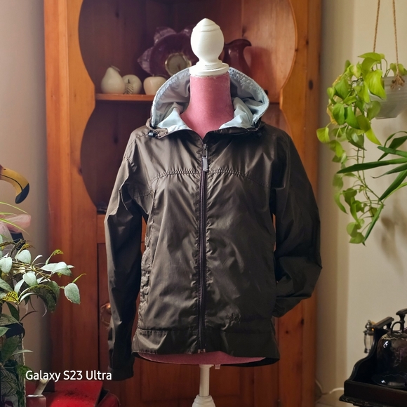 Columbia packable windbreaker, size small. - Picture 1 of 10